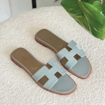 Hermès Oran Sandals – Gris Perle