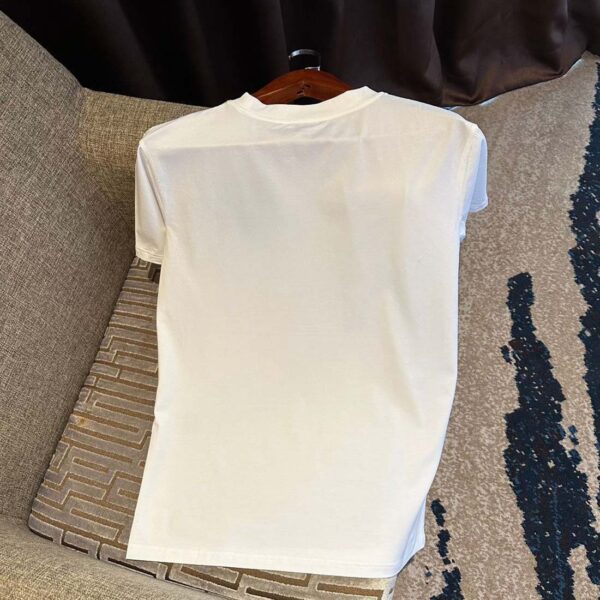 Elevate your everyday style with the Valentino Garavani VLogo-print T-shirt. Crafted in Super Master Quality, this tee blends iconic design and unmatched comfort — making it the perfect statement piece for those who value effortless sophistication.