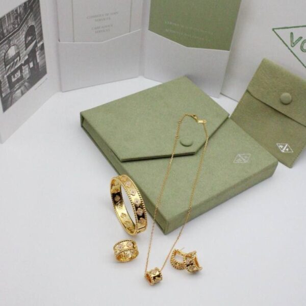 Van Cleef & Arpels Perlée Clovers Set