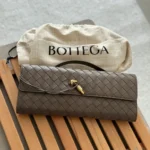 Bottega-Andiamo-Clutch-Etoupe